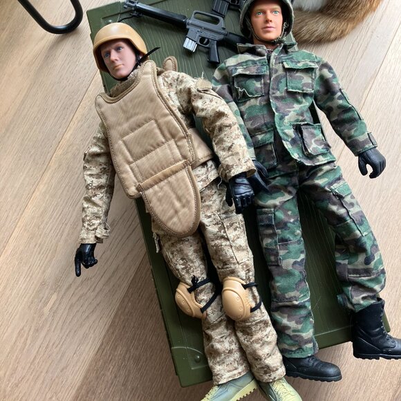 2004 Hasbro G.I. Joe's w. Footlocker - Picture 4 of 4